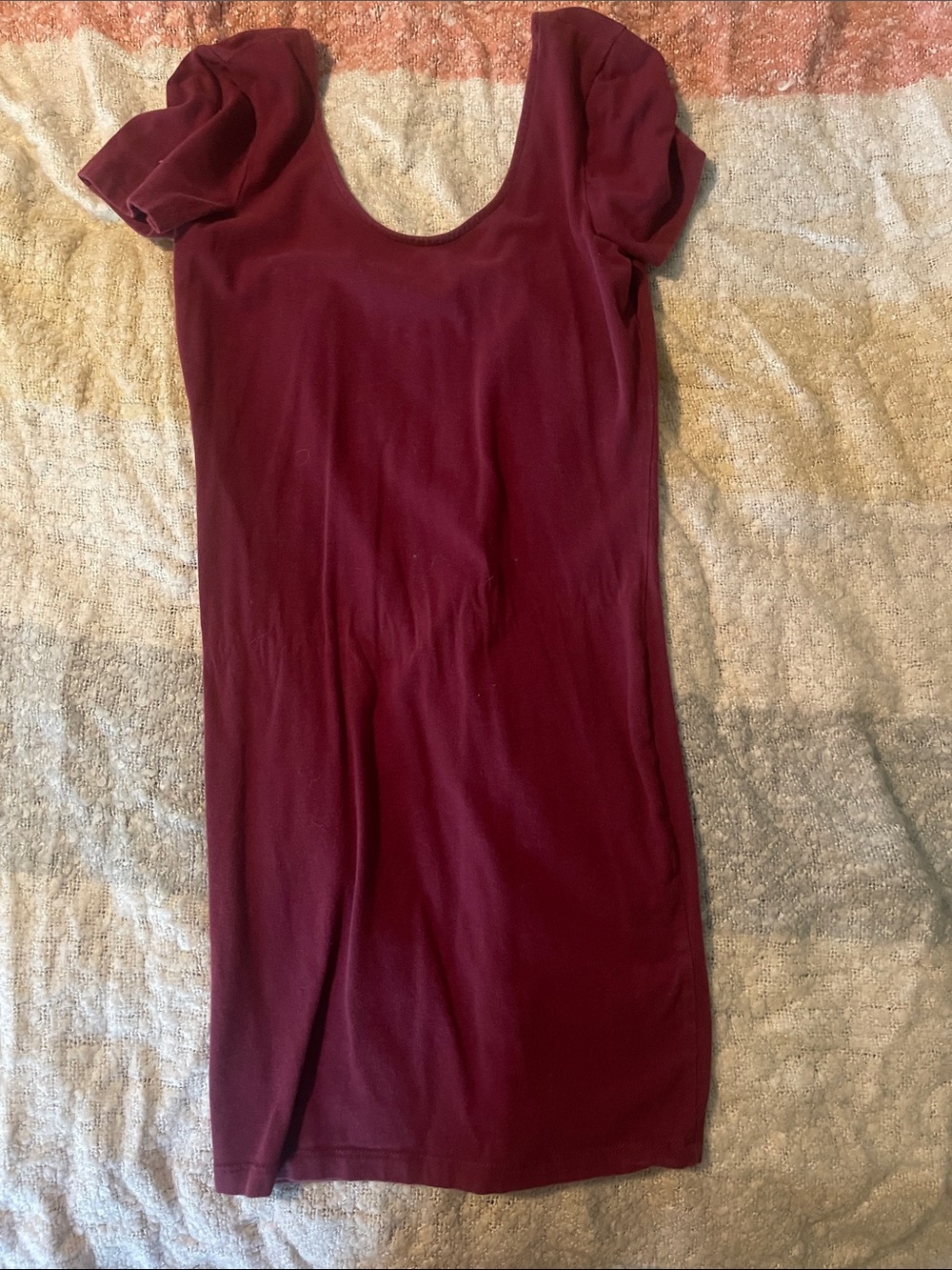 Scoop Neck Short Sleeve Mini Dress in Burgundy